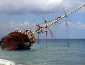 Schip vergaat op een zandbank